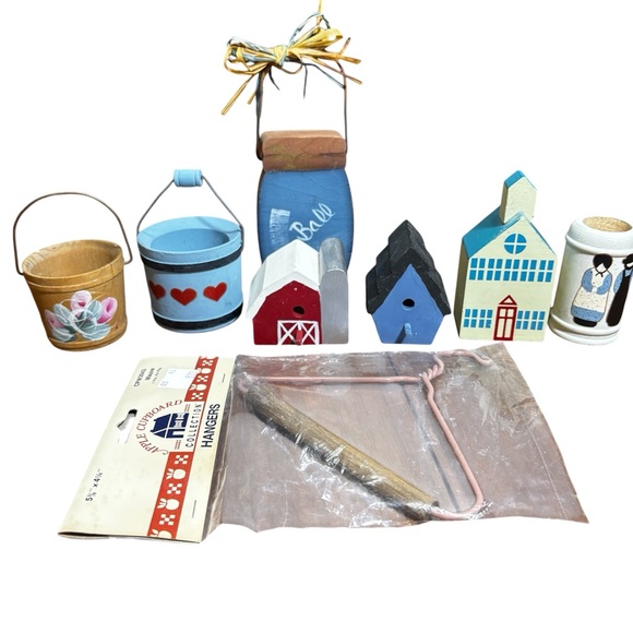 Other - Lot of 8 Collectable hand painted folk art, Americana display pieces.